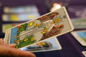 占いを副業にして稼ぎたいけど霊感などの特殊能力って必要なの?